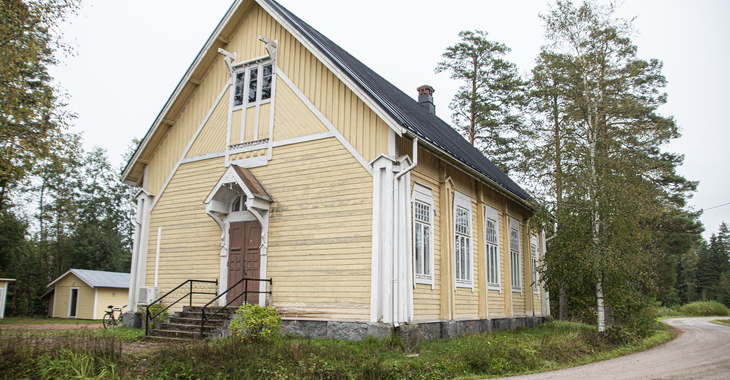 Lavamäen kylätalolle uusia kalusteita ja Keisvuorelle taidepolku