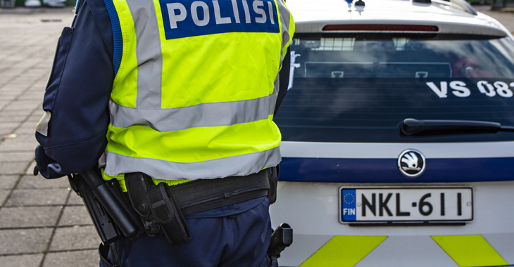 Henkilöauton ulosajo Liedossa